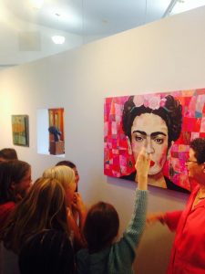 maria-sanchez-boudy-discussing-painting-with-students-at-punto-de-vista-exhibition-hispanic-arts-initiative