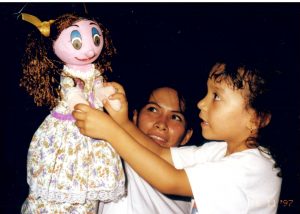 laura-blando9n-with-puppet-after-show-cali-colombia